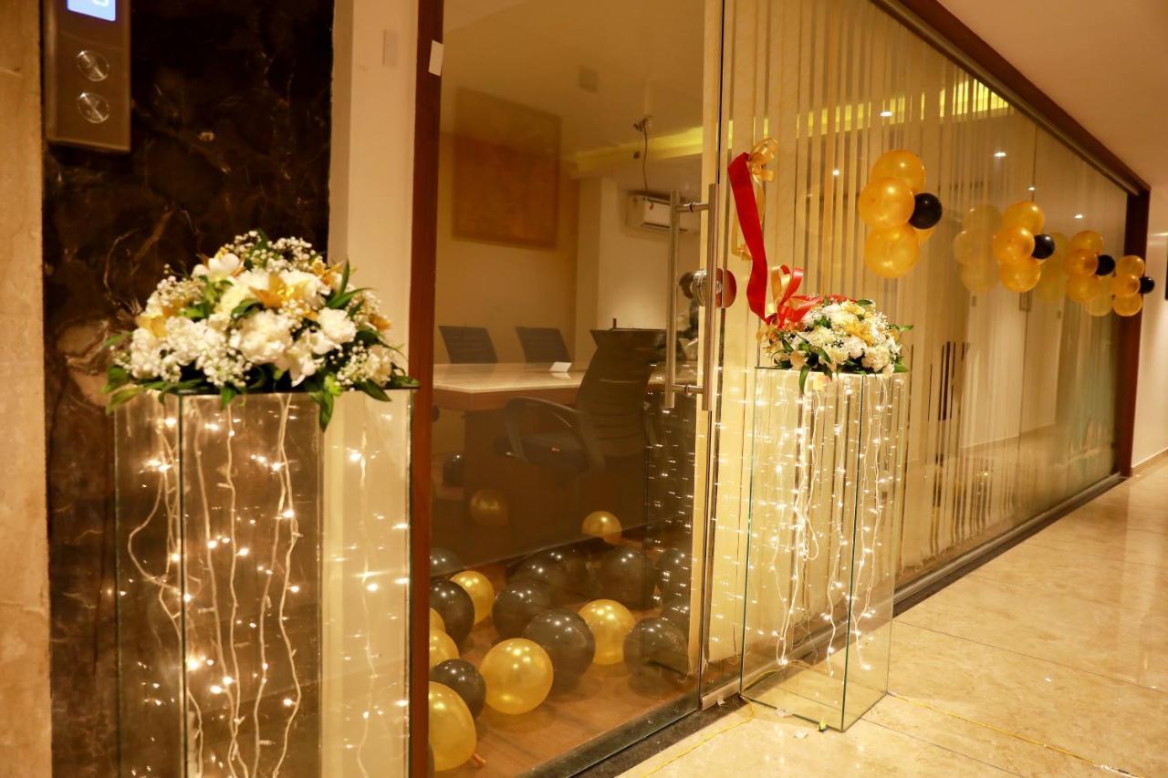 Aura One Hotel Kochi Bagian luar foto