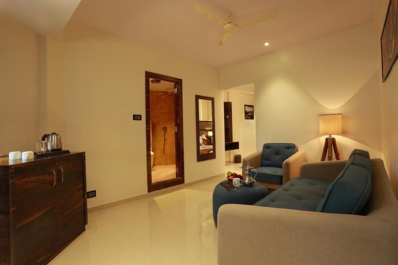 Aura One Hotel Kochi Bagian luar foto