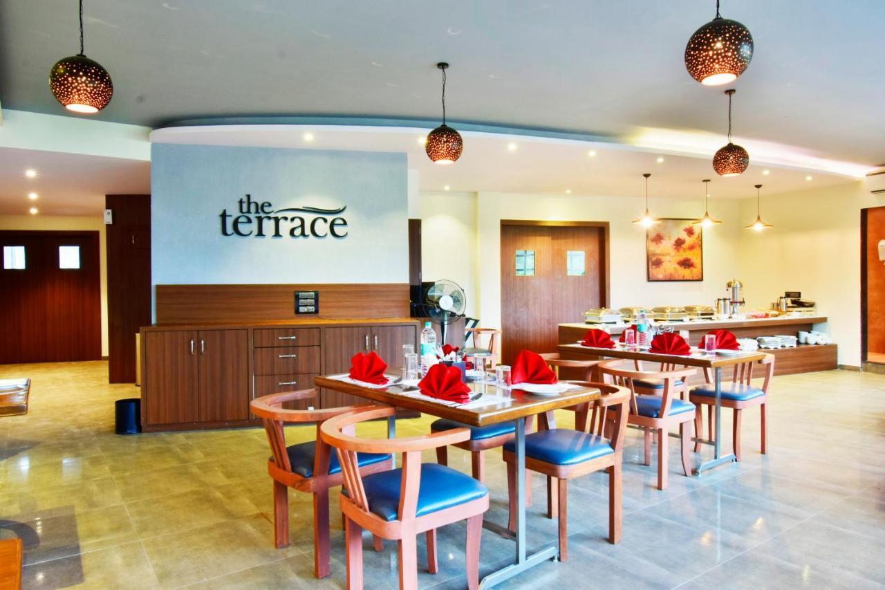 Aura One Hotel Kochi Bagian luar foto