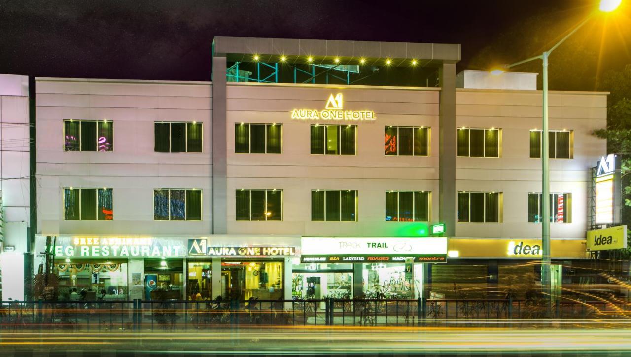 Aura One Hotel Kochi Bagian luar foto