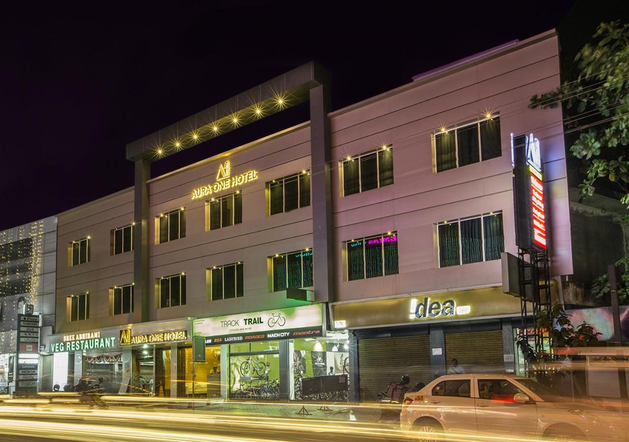 Aura One Hotel Kochi Bagian luar foto