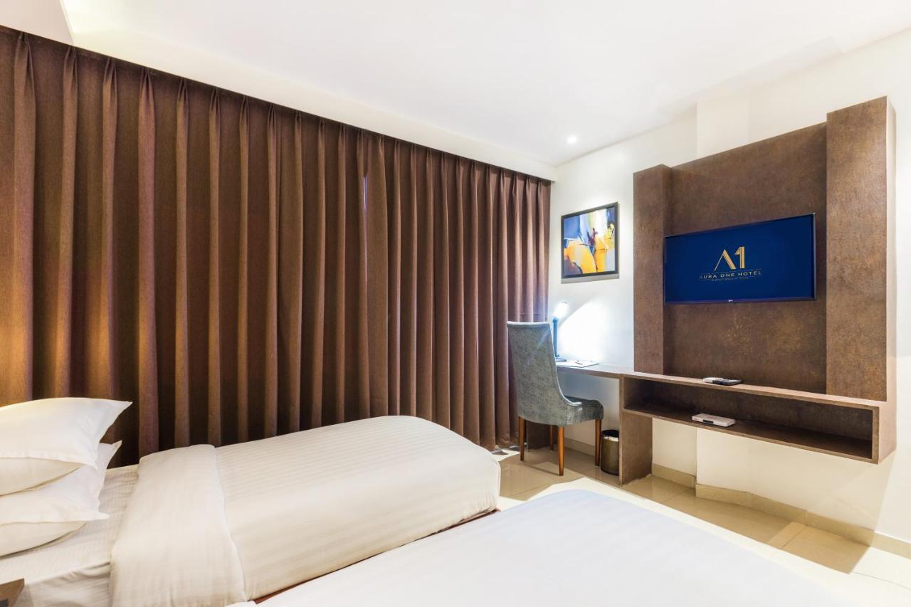Aura One Hotel Kochi Bagian luar foto