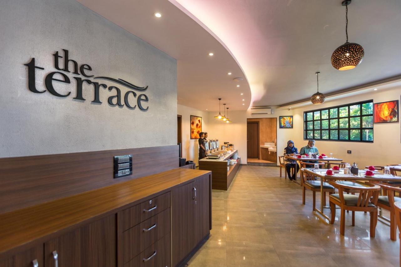 Aura One Hotel Kochi Bagian luar foto