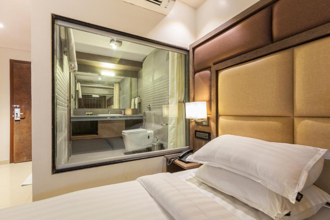 Aura One Hotel Kochi Bagian luar foto