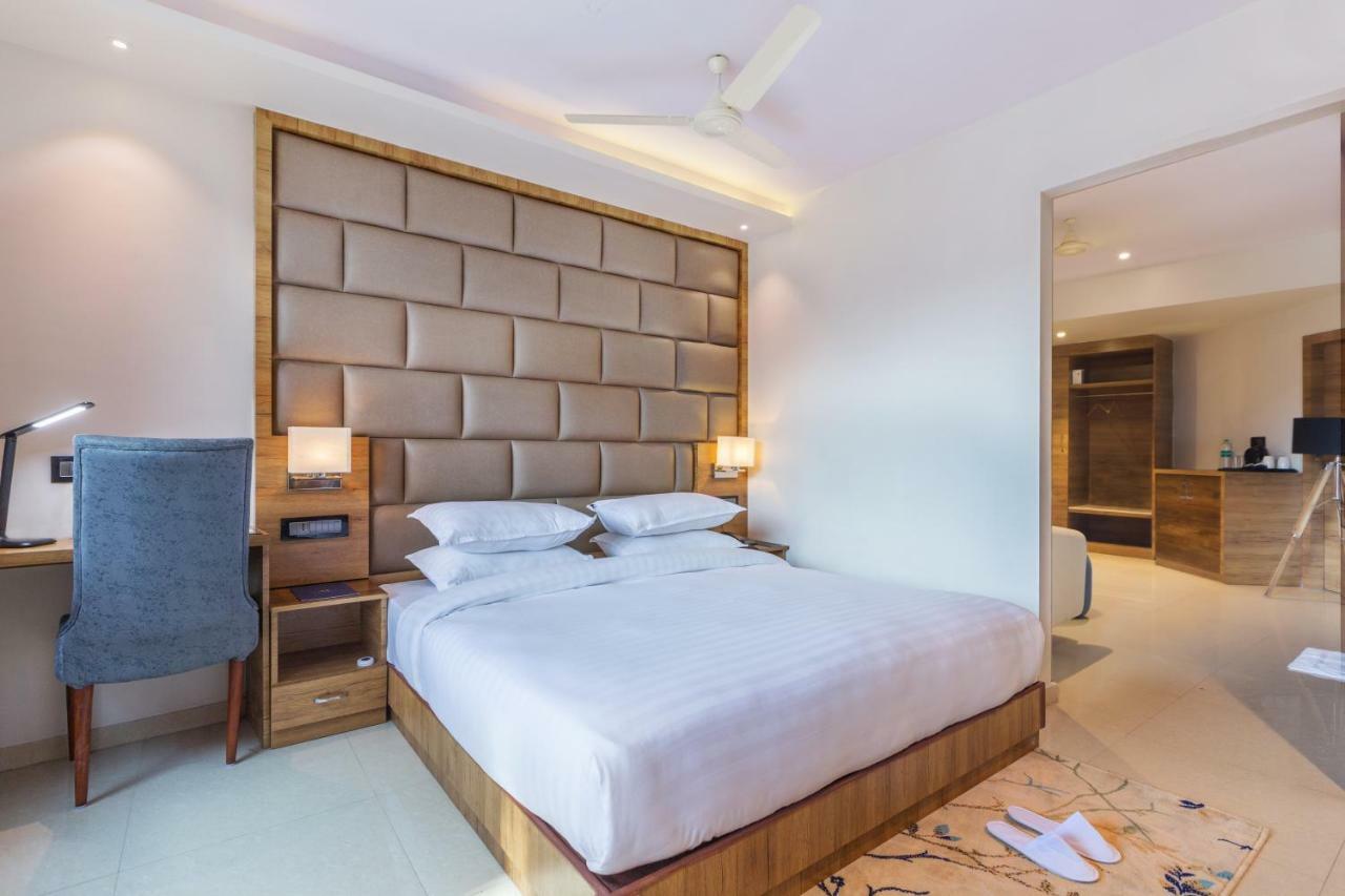 Aura One Hotel Kochi Bagian luar foto