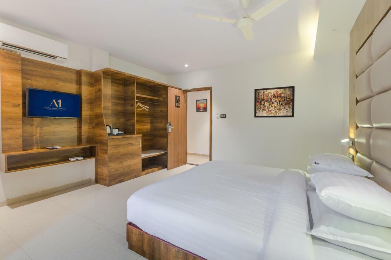 Aura One Hotel Kochi Bagian luar foto